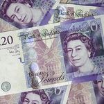 Briti vybrali z bánk rekordný objem úspor aj kvôli vysokým úrokom